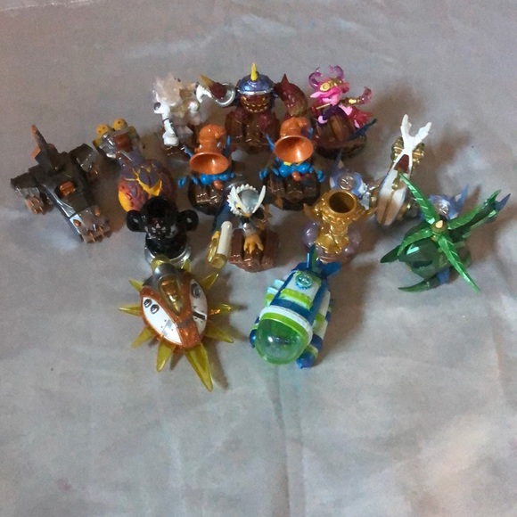 Skylanders SuperChargers 14 figures lot w/ case - Picture 2 of 14